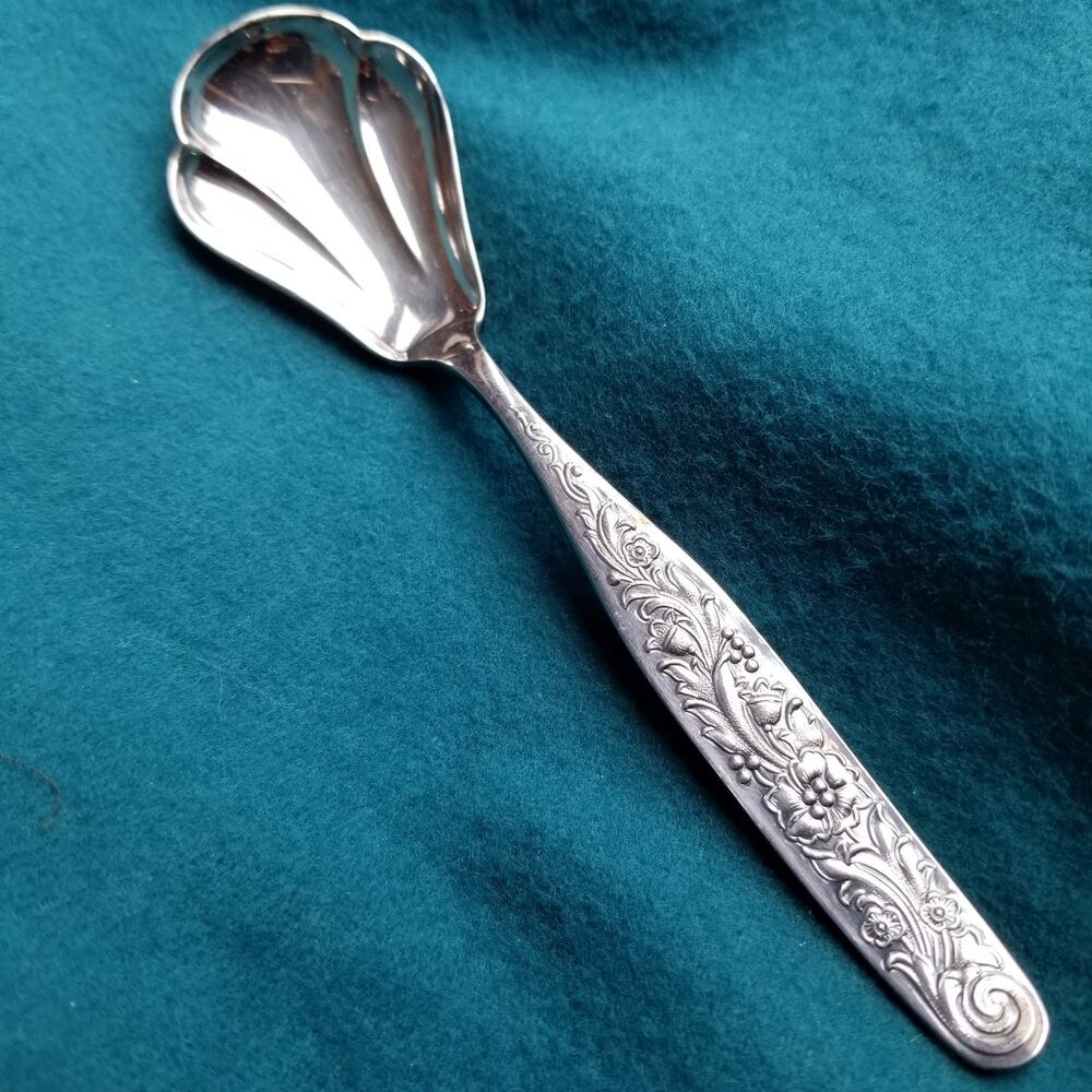 Martin Silverplate Sugar Shell Spoon 5 1/8 Embossed Scroll Flowers 90-1 1/2 MTN7